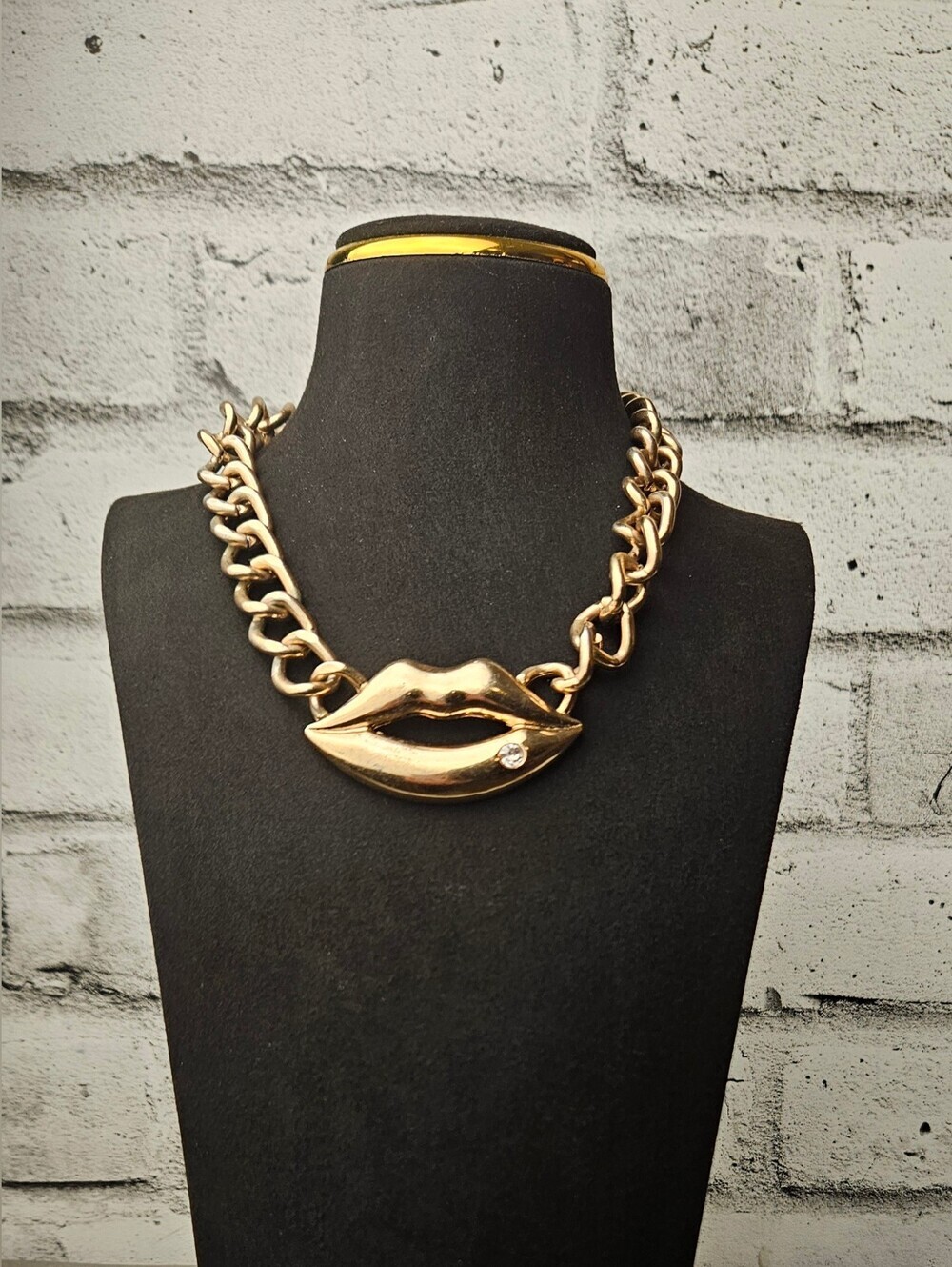 Gold Tone Lips Chain Necklace Statement Y2K Chunky Costume Jewelry